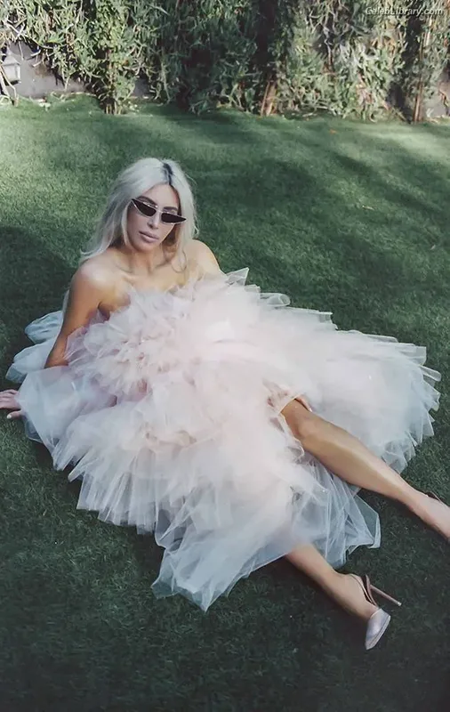 Kim Kardashian photo 9 of 4170