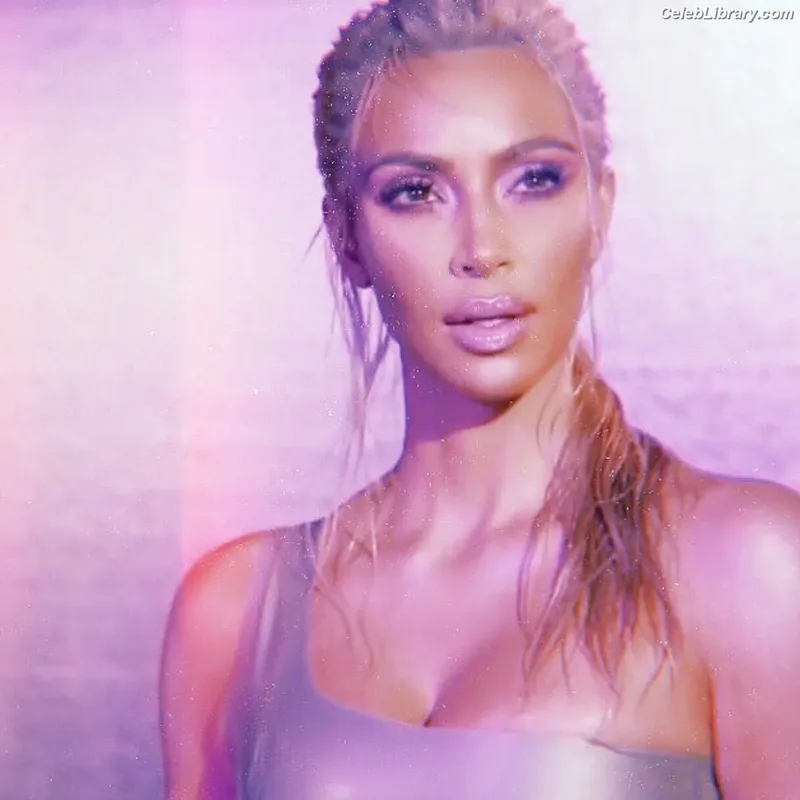 Kim Kardashian photo 15 of 4170