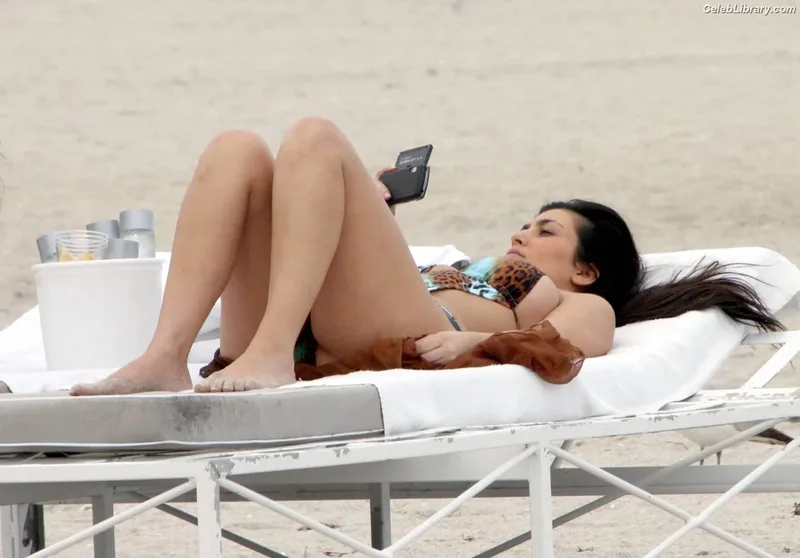 Kim Kardashian photo 9 of 4170