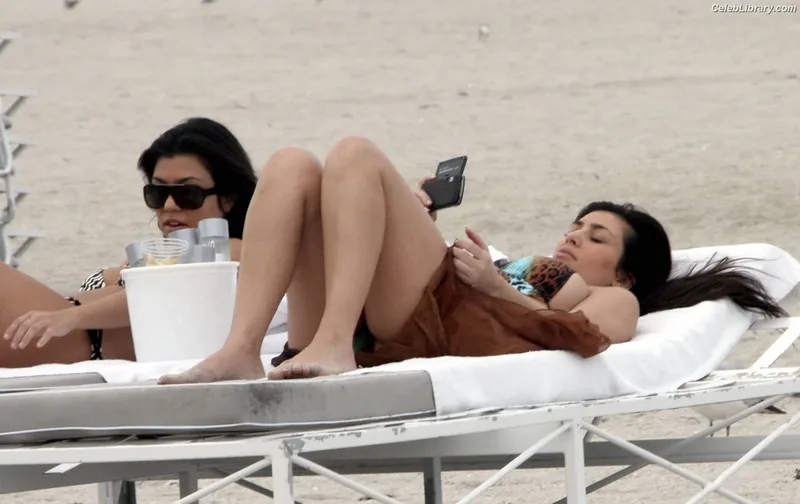 Kim Kardashian photo 10 of 4170