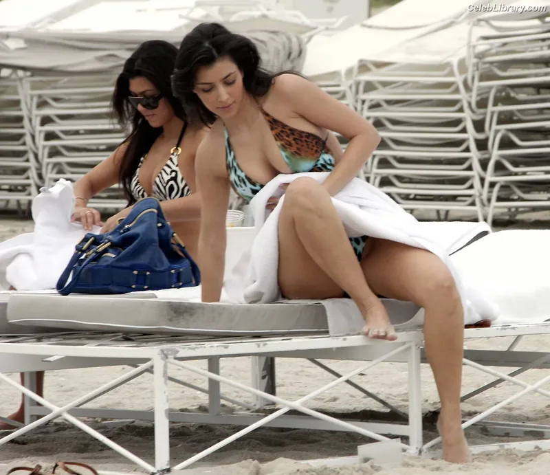 Kim Kardashian photo 13 of 4170