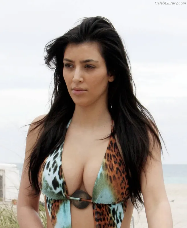 Kim Kardashian photo 5 of 4170