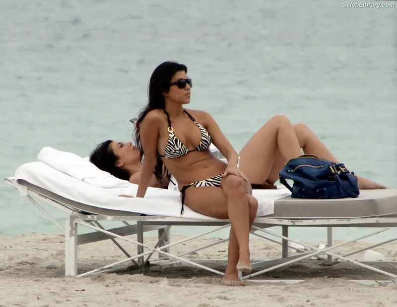 Kim Kardashian photo 11 of 4170