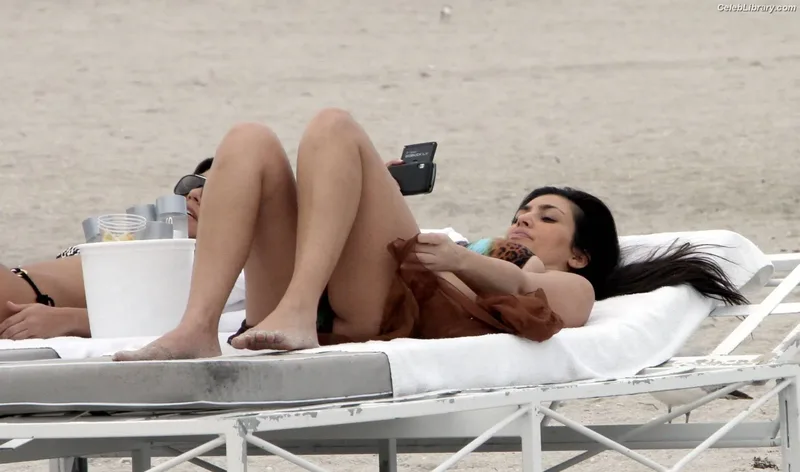 Kim Kardashian photo 12 of 4170
