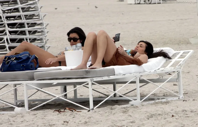Kim Kardashian photo 13 of 4170