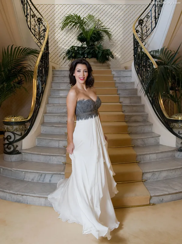 Kim Kardashian photo 24 of 4170