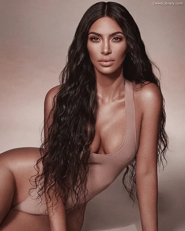 Kim Kardashian photo 10 of 4170