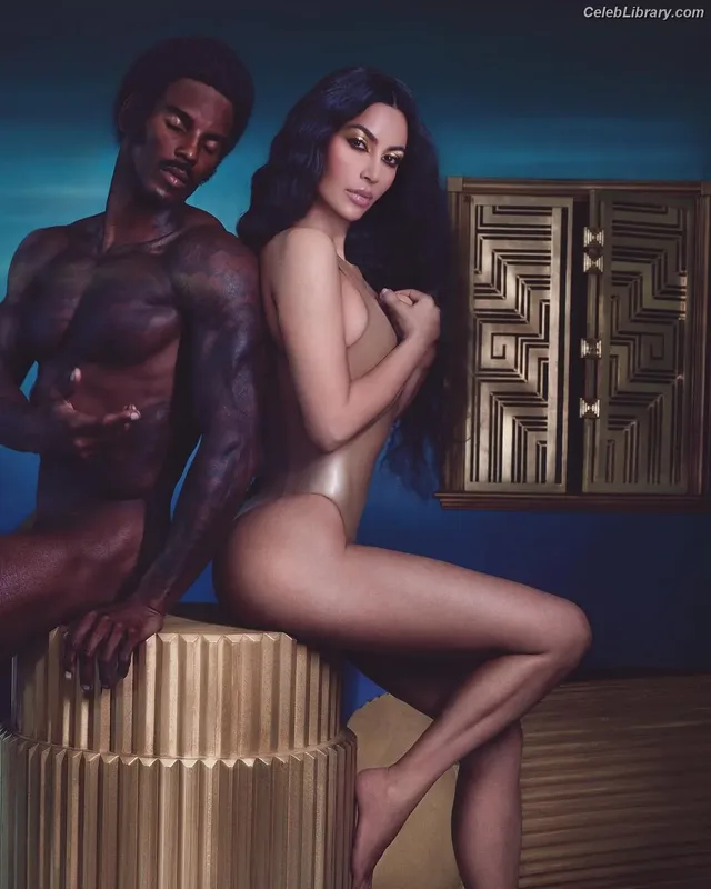 Kim Kardashian photo 14 of 4170