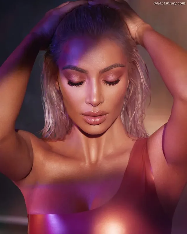 Kim Kardashian photo 14 of 4170