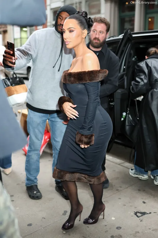 Kim Kardashian photo 24 of 4170