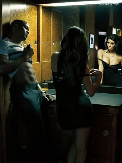 Kim Kardashian photo 24 of 4170