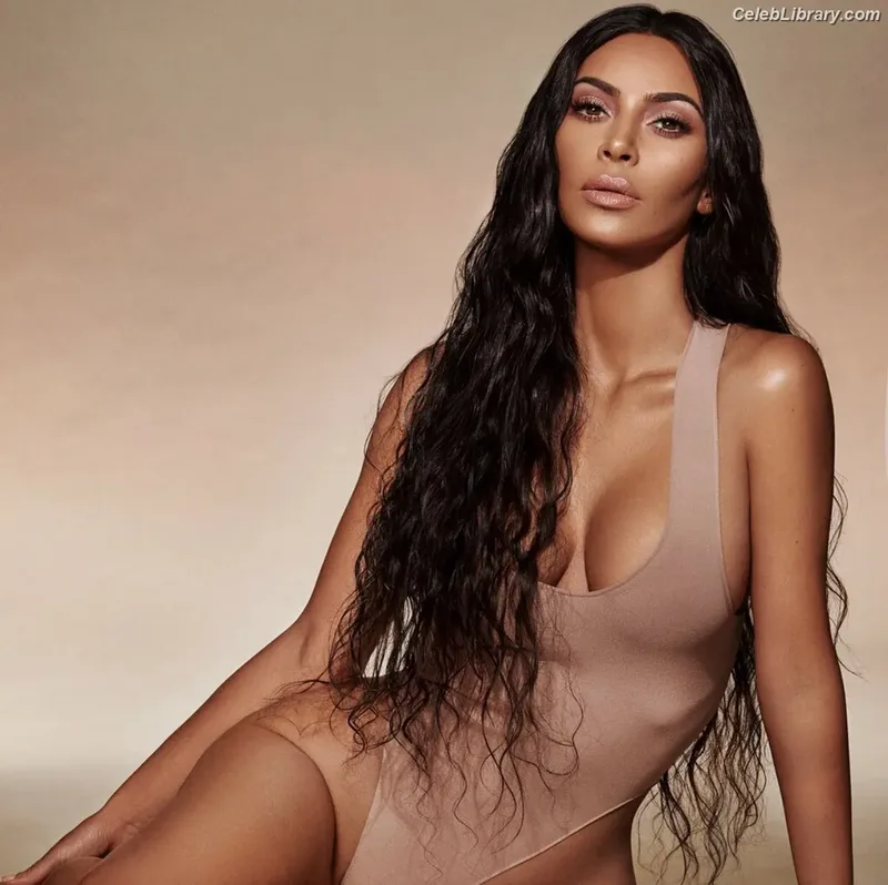 Kim Kardashian photo 1 of 4170