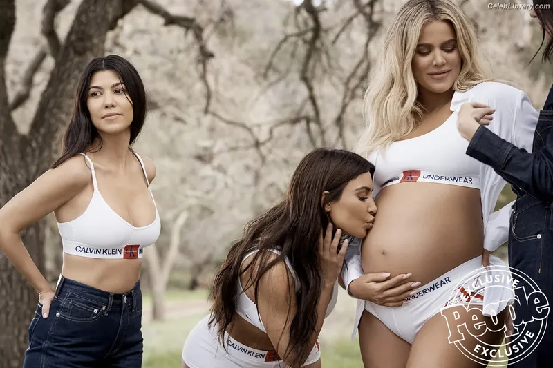 Kim Kardashian photo 24 of 4170