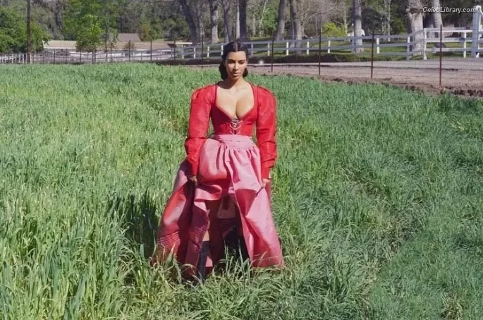 Kim Kardashian photo 1 of 4170