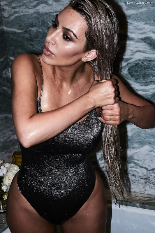 Kim Kardashian photo 17 of 4170