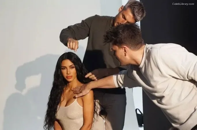 Kim Kardashian photo 24 of 4170