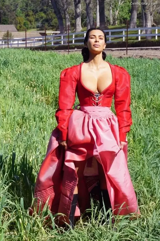 Kim Kardashian photo 2 of 4170