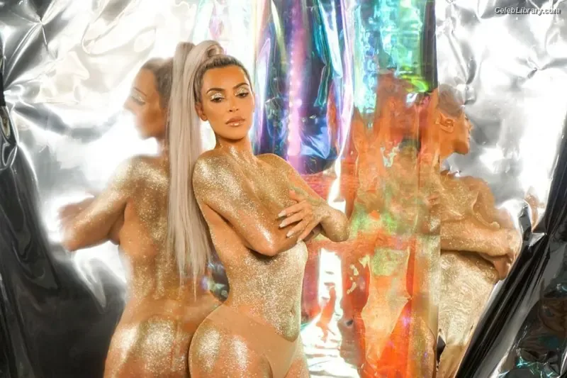 Kim Kardashian photo 18 of 4170