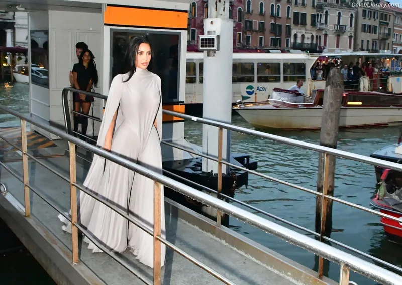 Kim Kardashian photo 4 of 4170