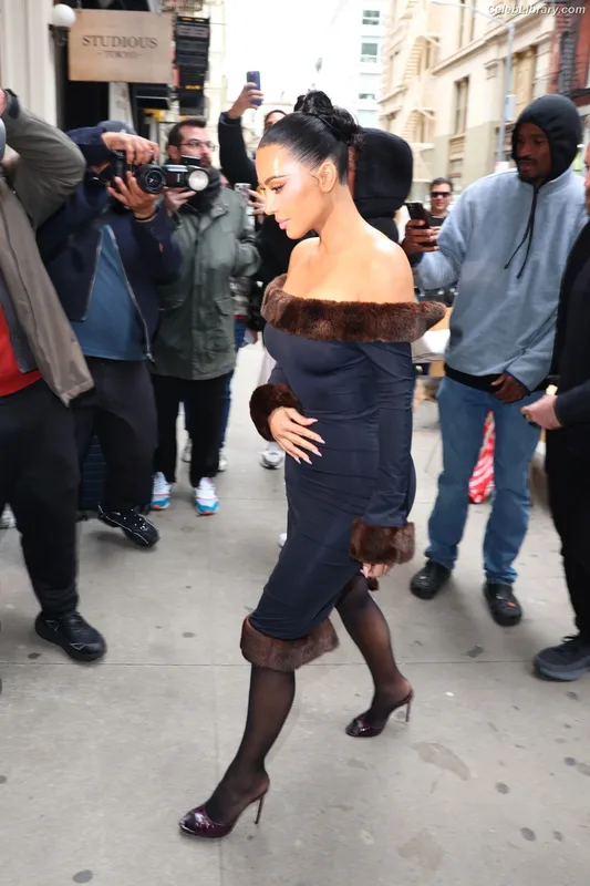 Kim Kardashian photo 5 of 4170