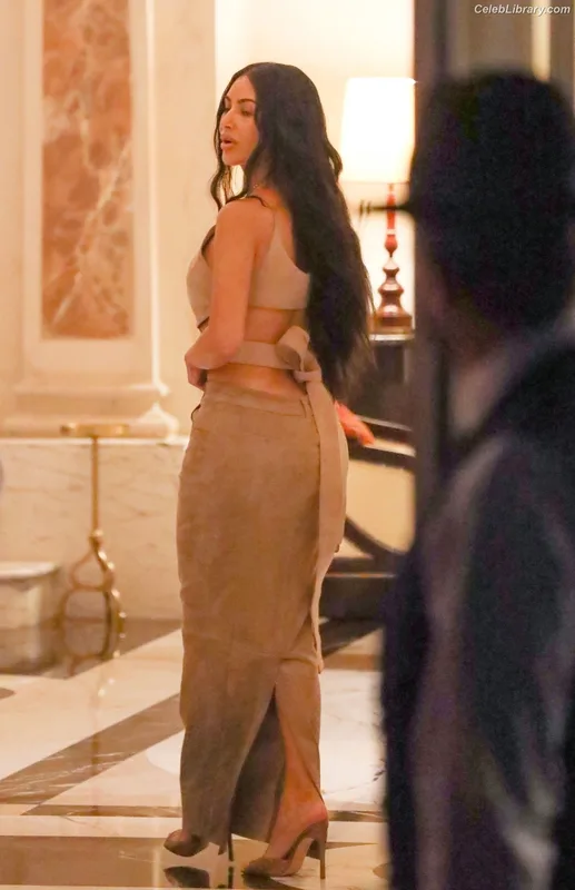 Kim Kardashian photo 20 of 4170