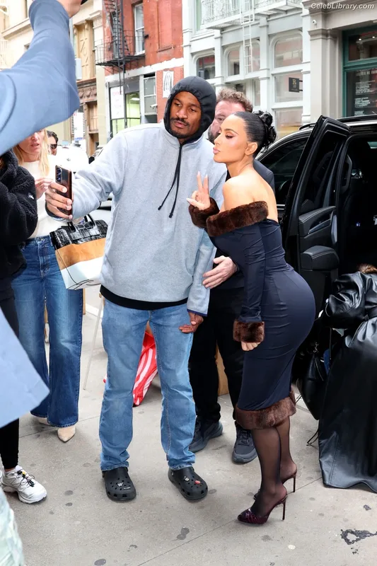 Kim Kardashian photo 23 of 4170