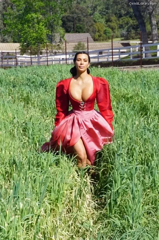 Kim Kardashian photo 7 of 4170