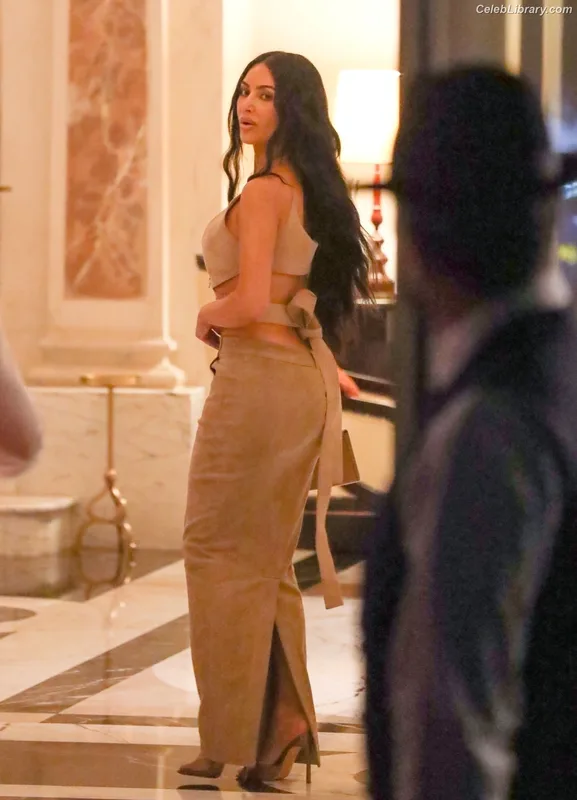 Kim Kardashian photo 11 of 4170