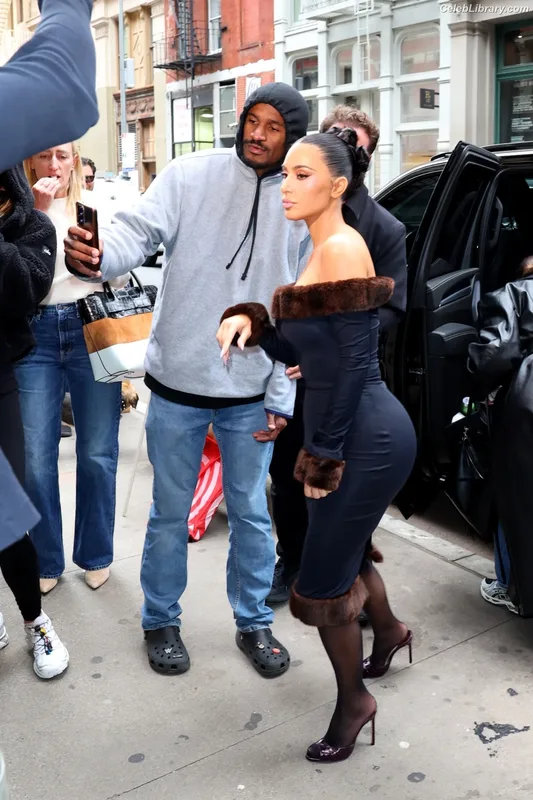 Kim Kardashian photo 14 of 4170