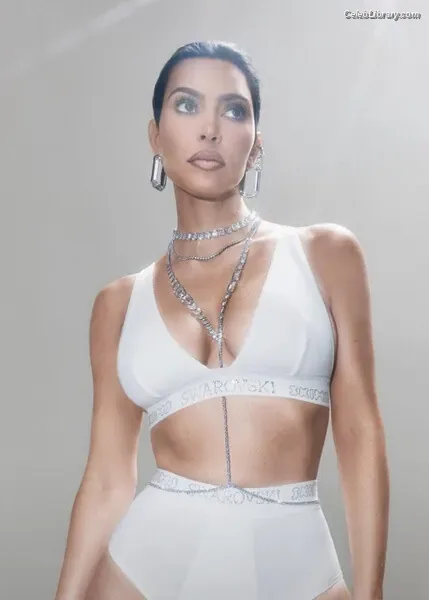 Kim Kardashian photo 15 of 4170