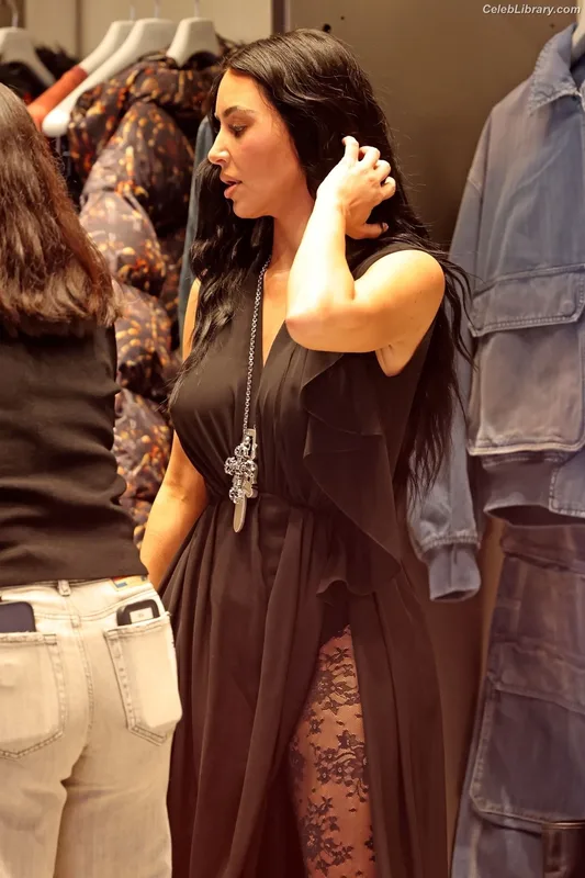 Kim Kardashian photo 2 of 4170