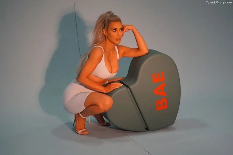 Kim Kardashian photo 5 of 4170