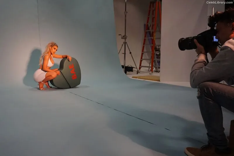 Kim Kardashian photo 12 of 4170