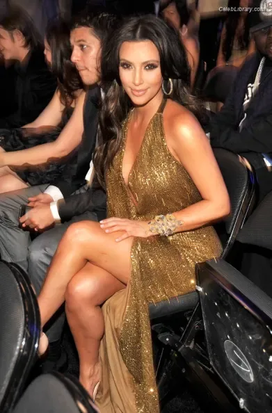 Kim Kardashian photo 16 of 4170