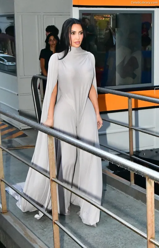 Kim Kardashian photo 20 of 4170
