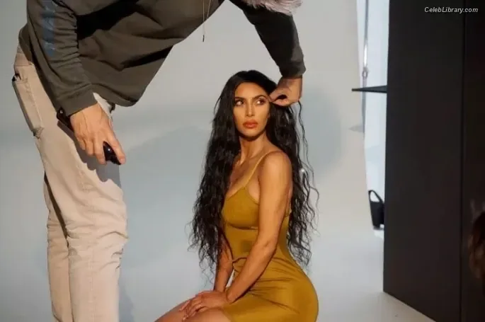 Kim Kardashian photo 24 of 4170