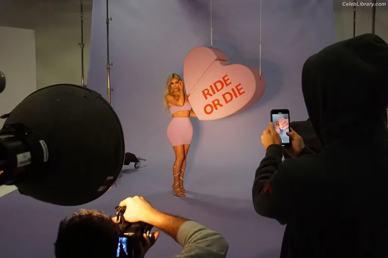 Kim Kardashian photo 7 of 4170