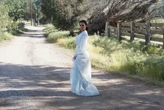 Kim Kardashian photo 10 of 4170