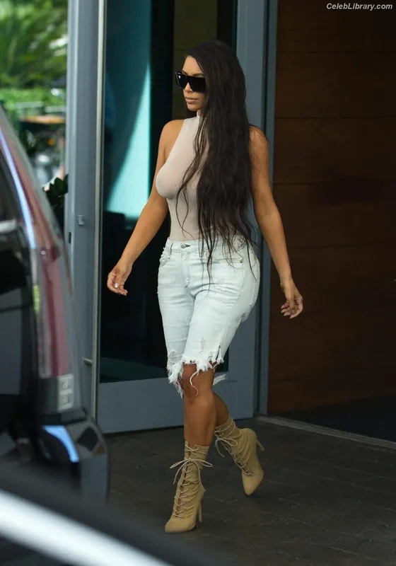 Kim Kardashian photo 14 of 4170