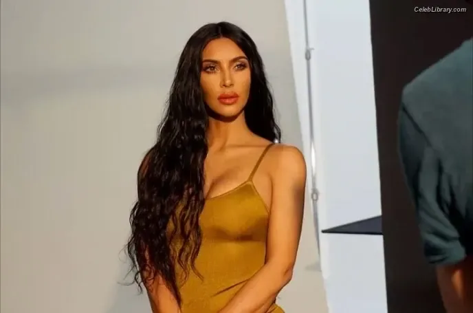 Kim Kardashian photo 17 of 4170