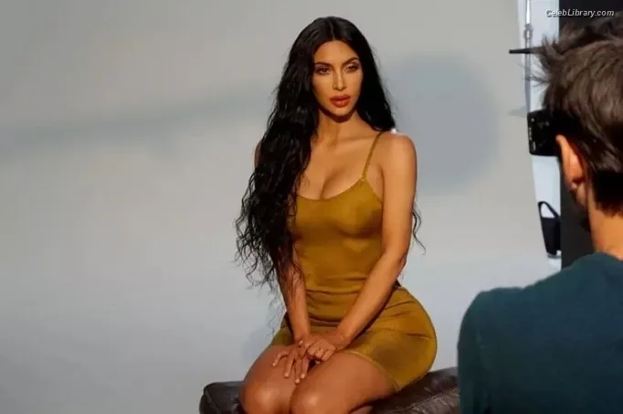 Kim Kardashian photo 2 of 4170