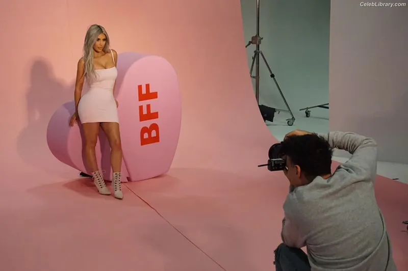Kim Kardashian photo 8 of 4170