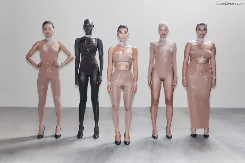 Kim Kardashian photo 9 of 4170