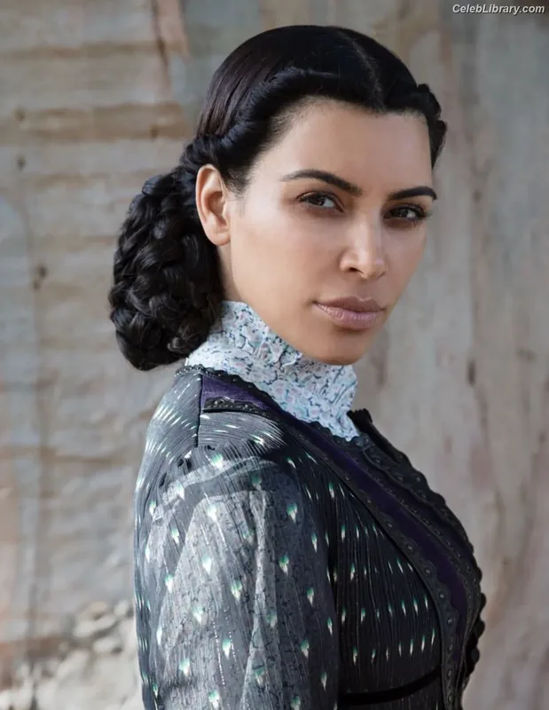 Kim Kardashian photo 12 of 4170