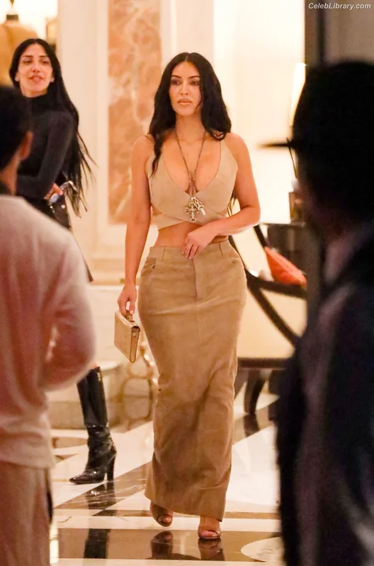 Kim Kardashian photo 21 of 4170
