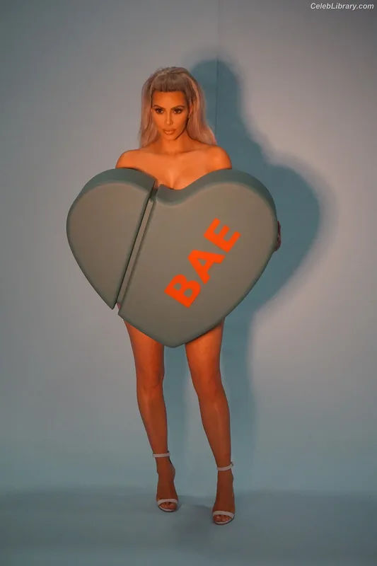Kim Kardashian photo 23 of 4170