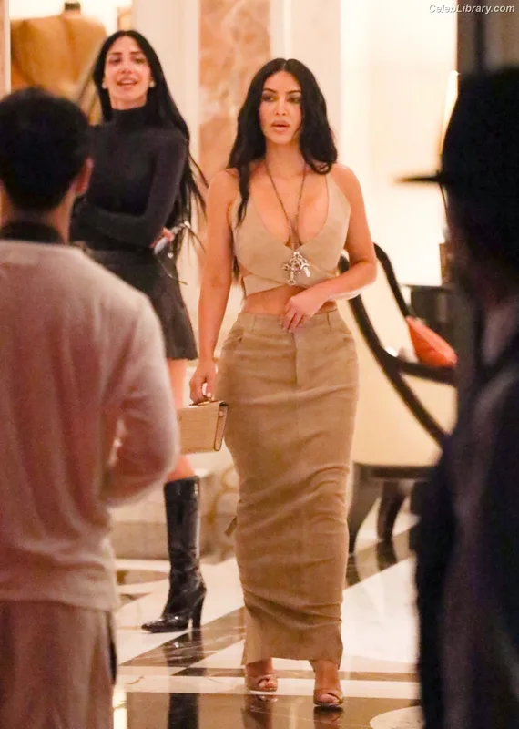 Kim Kardashian photo 5 of 4170