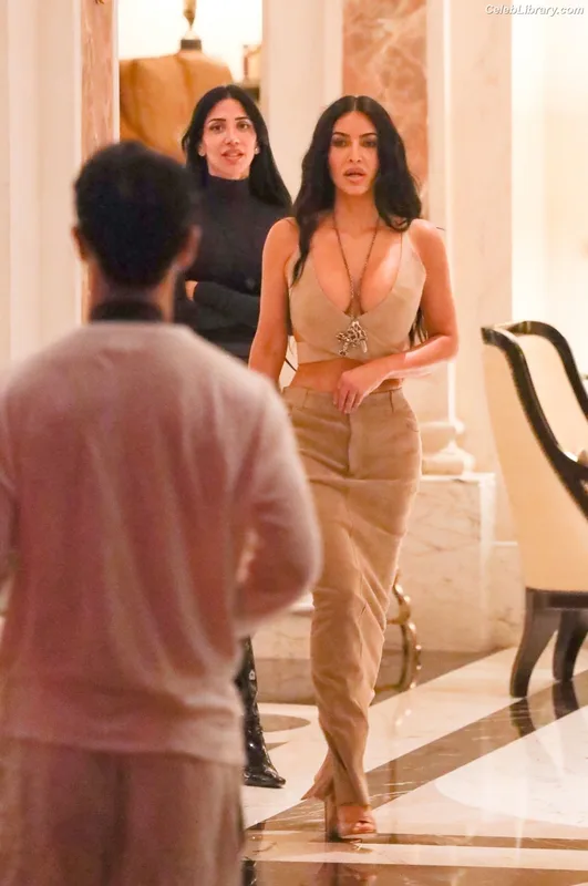 Kim Kardashian photo 2 of 4170