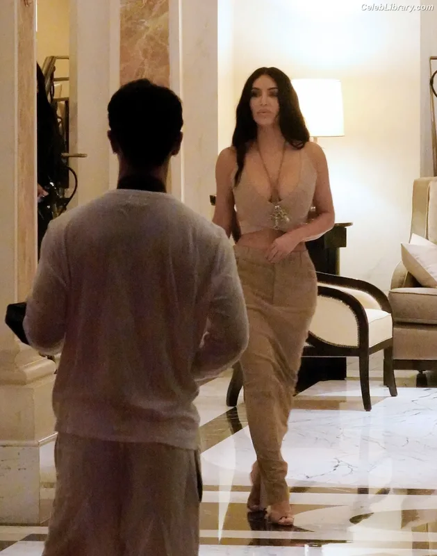 Kim Kardashian photo 18 of 4170