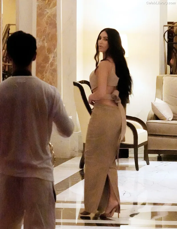 Kim Kardashian photo 2 of 4170